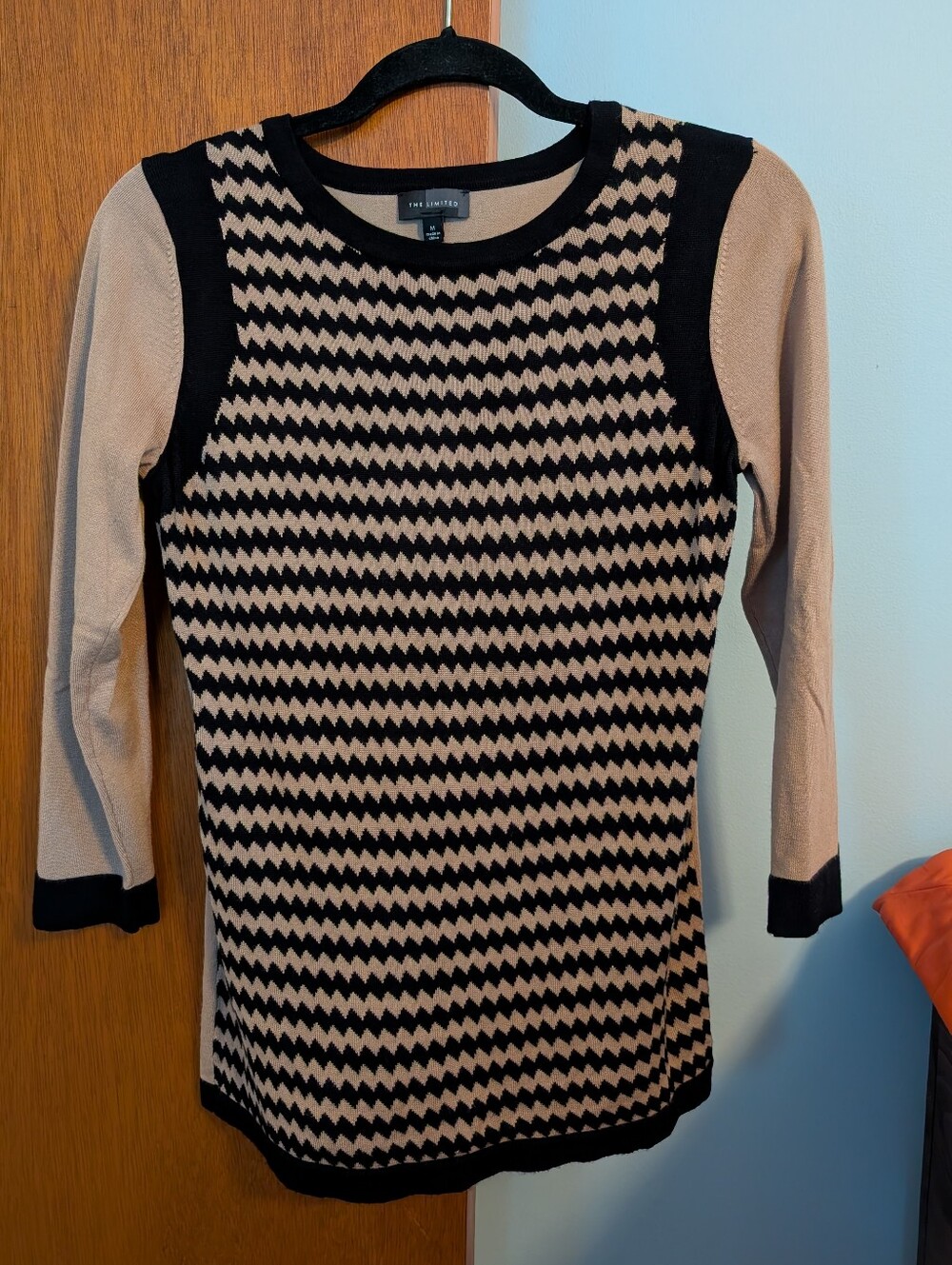The Limited Black & Tan Chevron Long Sleeve Knit Top Women's Size Med